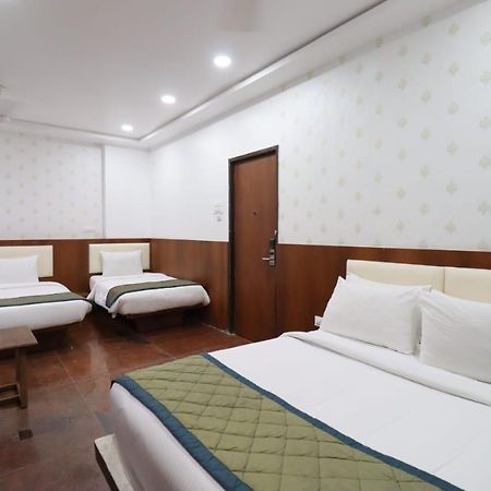 Hotel Center Point Solapur Eksteriør billede