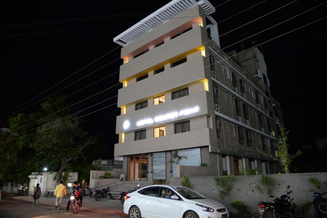 Hotel Center Point Solapur Eksteriør billede