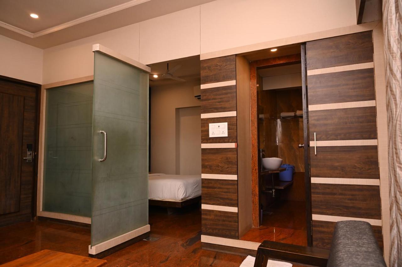 Hotel Center Point Solapur Eksteriør billede