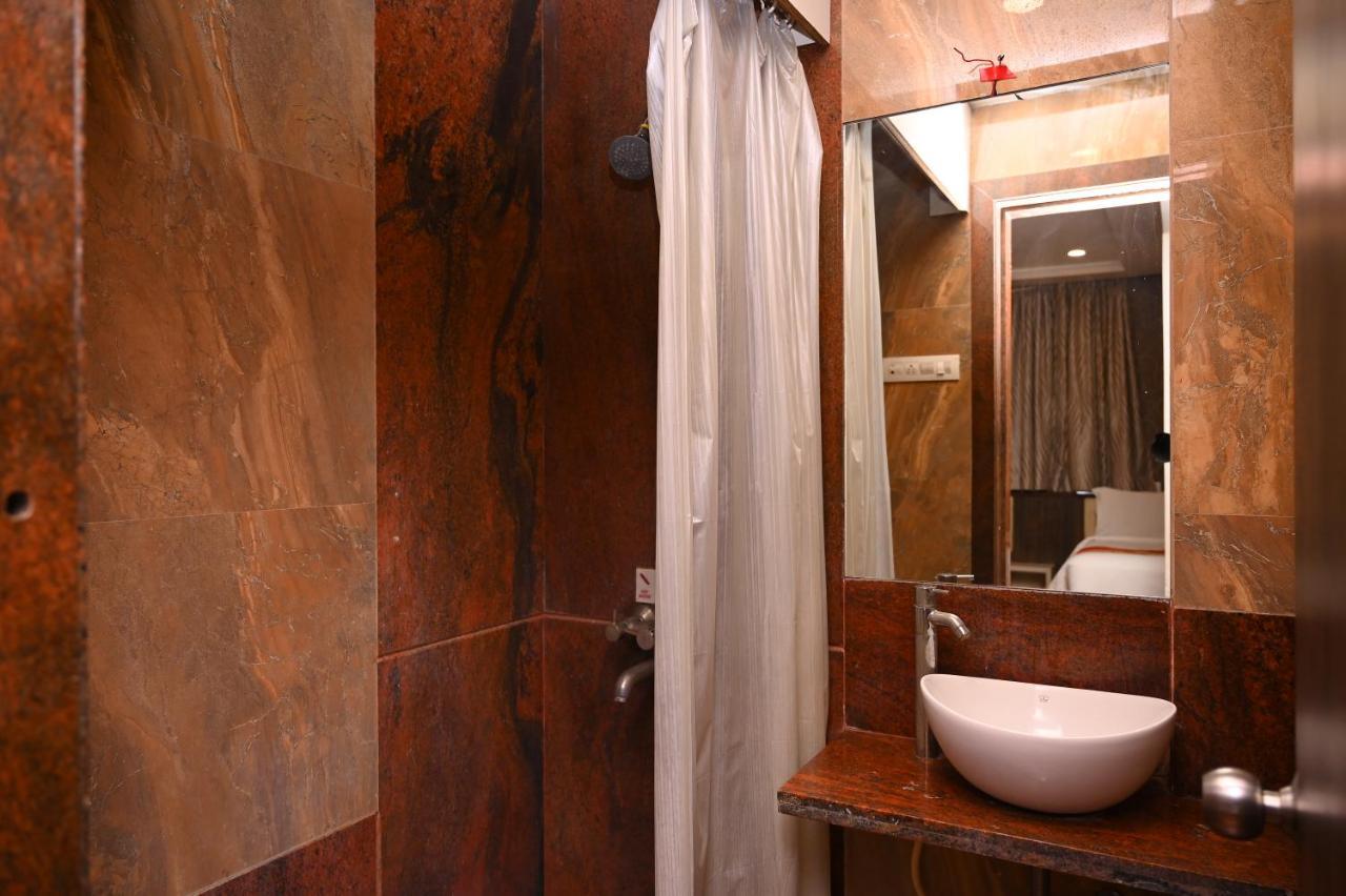 Hotel Center Point Solapur Eksteriør billede