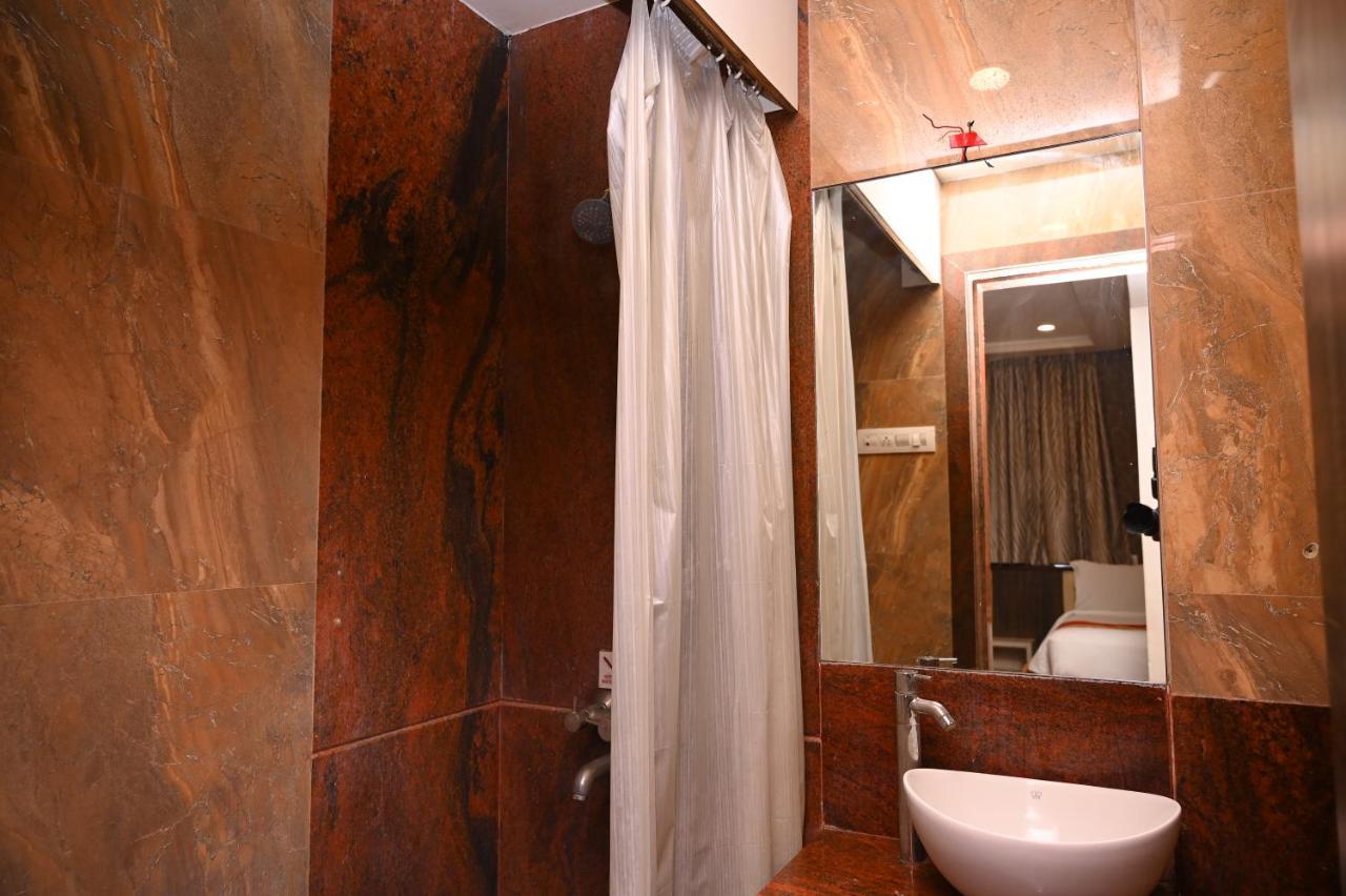 Hotel Center Point Solapur Eksteriør billede