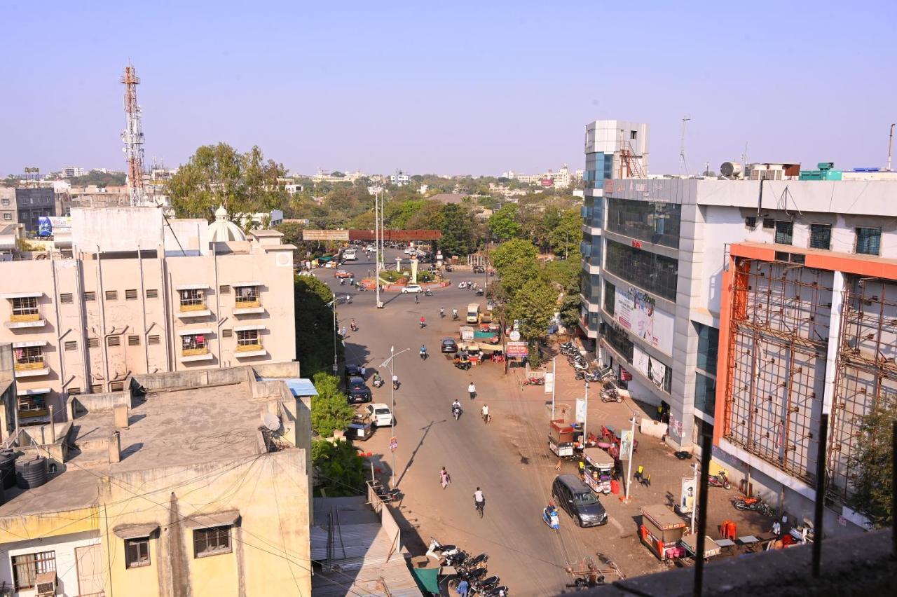 Hotel Center Point Solapur Eksteriør billede