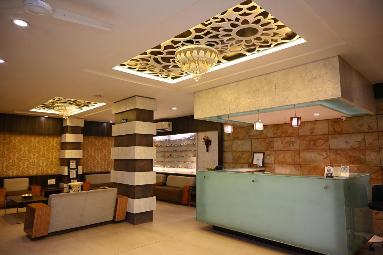 Hotel Center Point Solapur Eksteriør billede